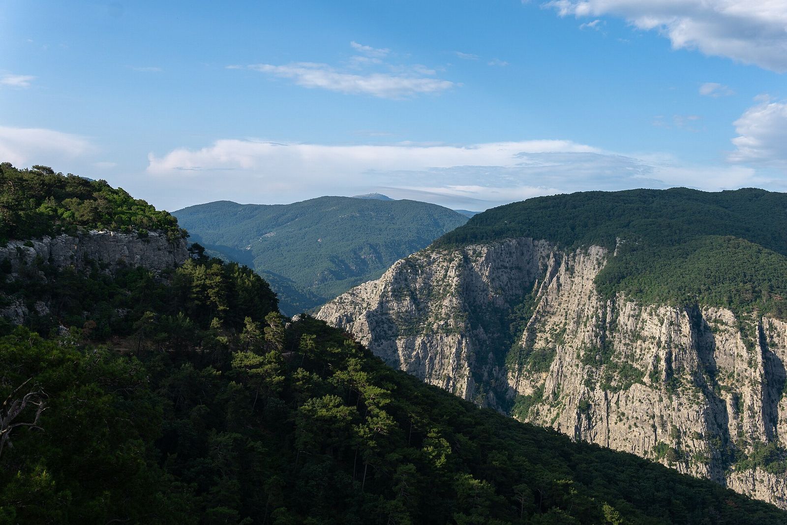 Altınoluk Cam Teras’tan Kazdağı manzarası