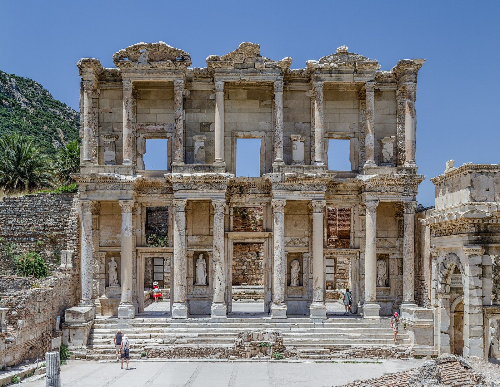 Efes’teki Celsus Kütüphanesi cephesi