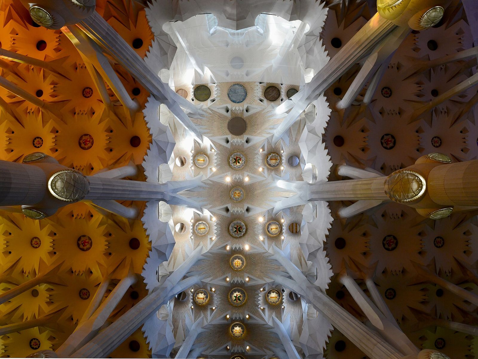 Sagrada Família’nın iç tavanı