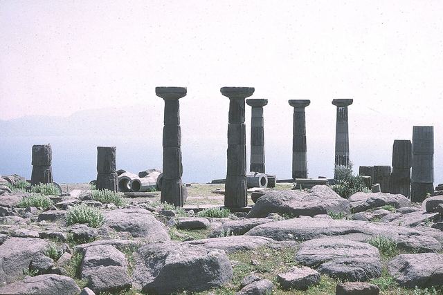 Assos’taki Athena Tapınağı sütunları