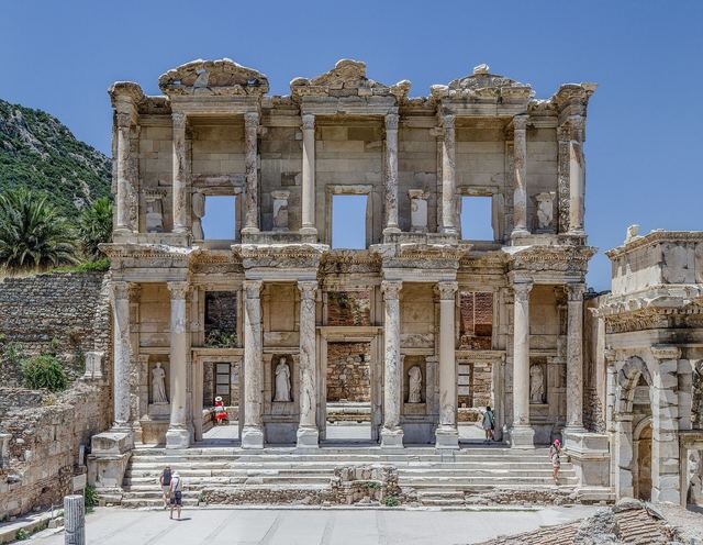 Efes’teki Celsus Kütüphanesi cephesi